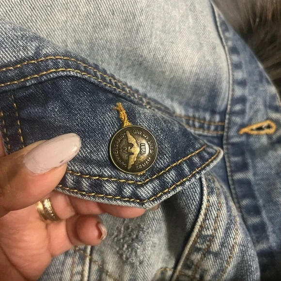 Jeans jacket - Picture 9 of 10